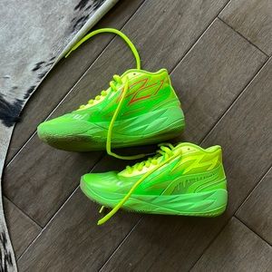 PUMA LaMelo Ball MB.02 SZ 5 GREAT COND